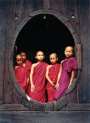 Go to big photo: Buddhist young monks - Inle lake