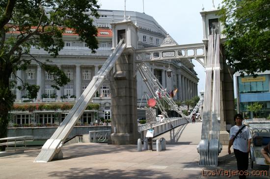 Puente Cavenagh - Singapur
Cavenagh Bridge - Singapore