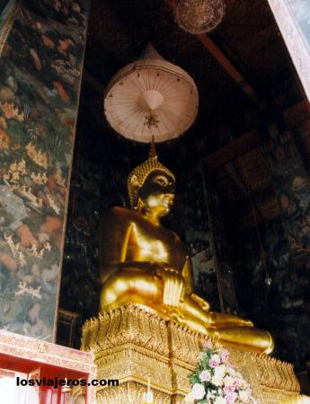 Sacred Buddha image in Wat Suthat- Bangkok - Tailandia