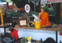 Ir a Foto: Ofrendas al Monje 
Go to Photo: Offers to the monk