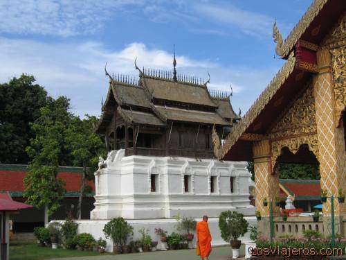 Monasterio budista en Lamphun, cerca de Chiang Mai - Tailandia