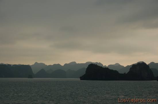 Halong Bay - Vietnam
Bahía de Halong - Vietnam