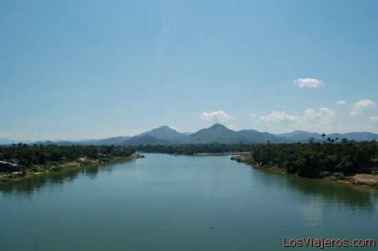 Perfume river in Hue - Vietnam
Rio Perfume en Hue - Vietnam
