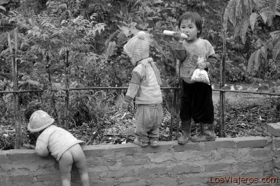 Niños en Sapa - Vietnam. - Children in Sapa - Vietnam