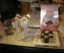 Ir a Foto: Escaparate de bombones. Bruselas. 
Go to Photo: Showcase of chocolates. Brussels.