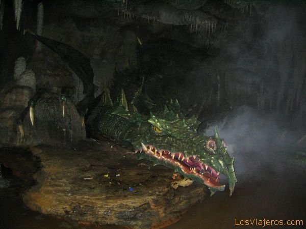La Cueva del Dragón - Disneyland París - Francia