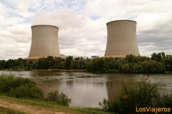 Central Nuclear sobre el rio Loira - Francia