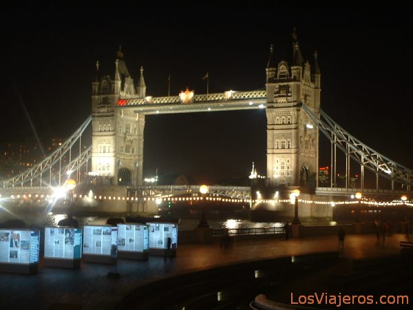 Puente de Londres de noche - Reino Unido