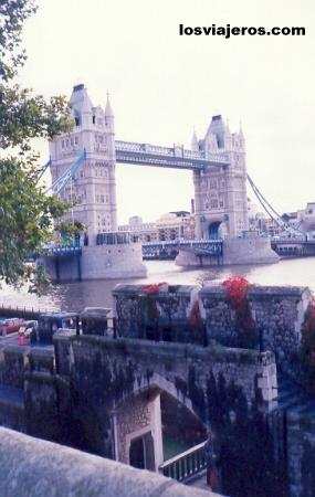 Puente de la Torre cruzando el Tamesis - Londres - Reino Unido
Tower bridge from the Tower of London - Londres - United Kingdom