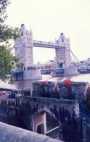 Puente de la Torre cruzando el Tamesis - Londres. - Tower bridge from the Tower of London - Londres