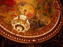 Techo del interior de la Opéra de París
The chandlier inside the hall of the magnificent Paris Opera